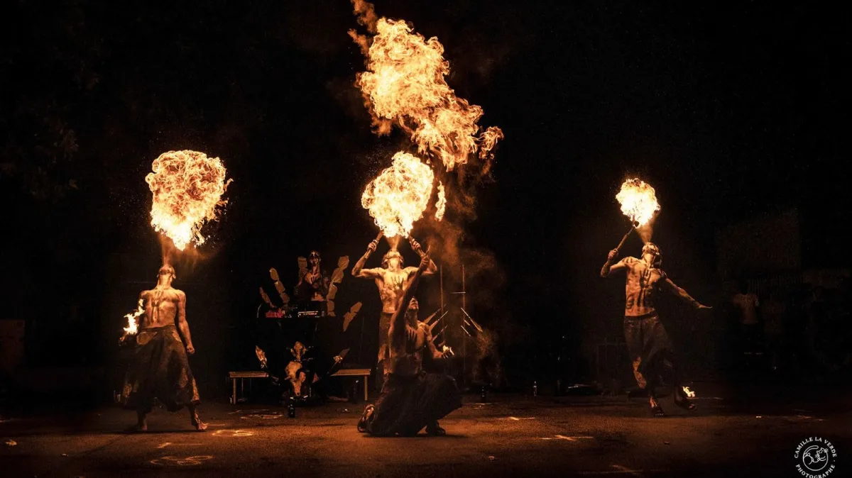 La Tribu Kassgueul: Espectacle de Foc. Fuegoloko (FRA)